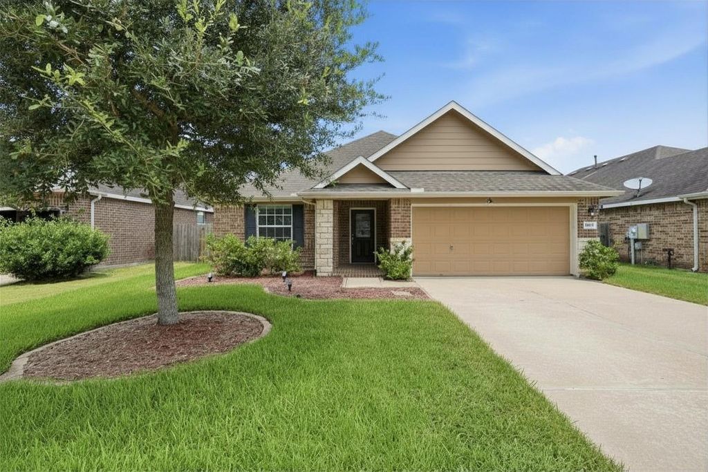 1202 Quarterhorse Drive, Alvin, TX 77511