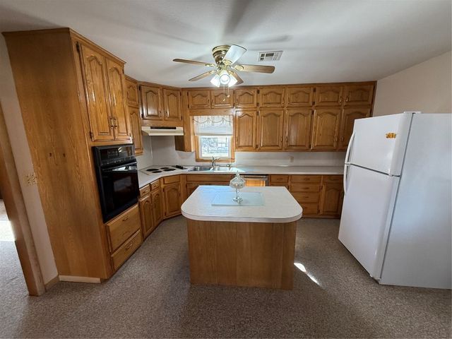 9821 Musson Road, Meeker, OK 74855