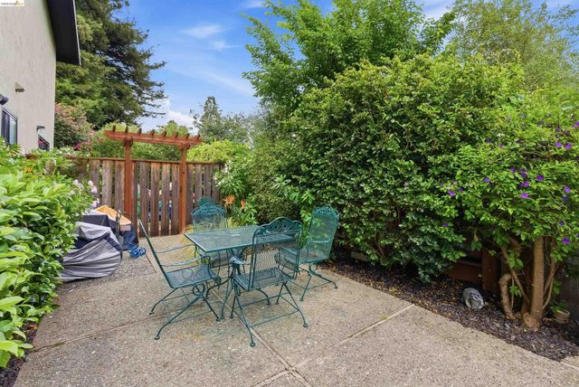 517 Stannage Ave, Albany, CA 94706