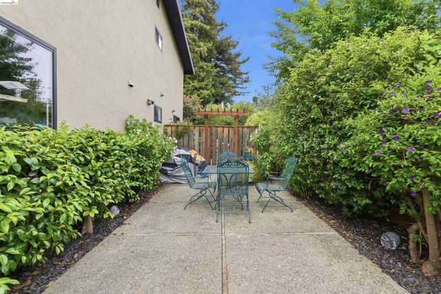 517 Stannage Ave, Albany, CA 94706