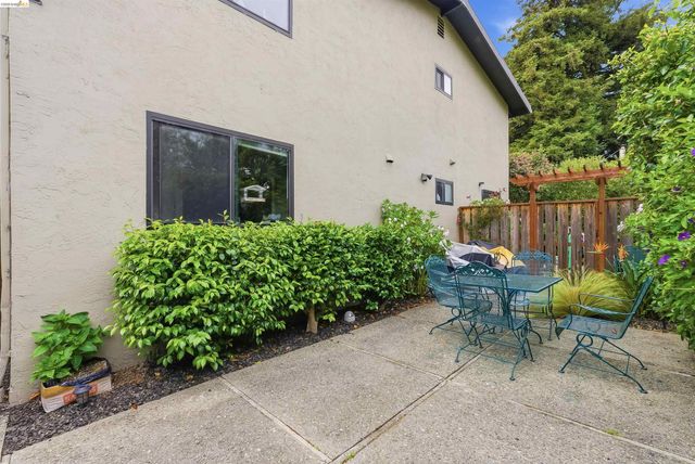 517 Stannage Ave, Albany, CA 94706