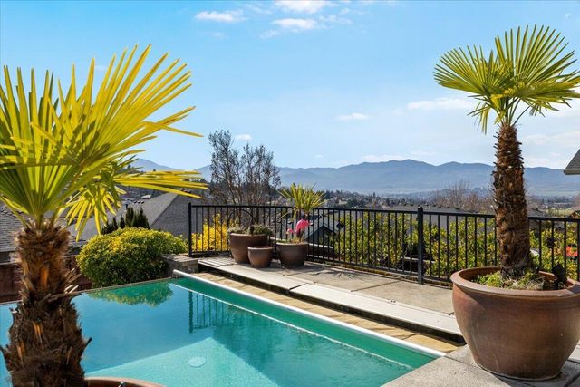 4316 Vineyard Terrace, Medford, OR 97504