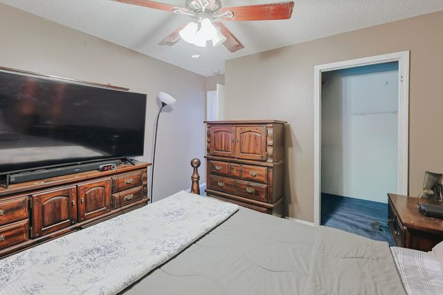 323 Roughbark Dr., Andrews, SC 29510