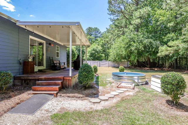 323 Roughbark Dr., Andrews, SC 29510