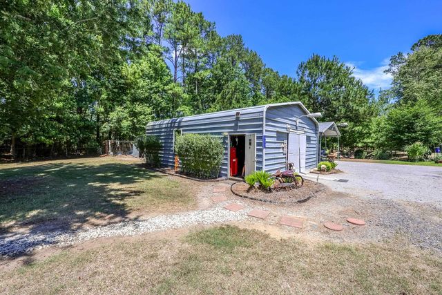 323 Roughbark Dr., Andrews, SC 29510