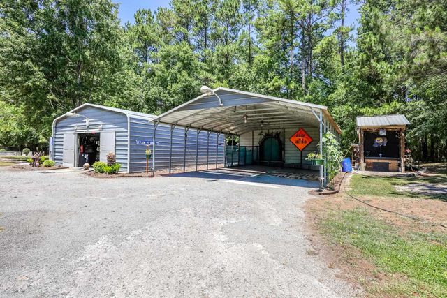 323 Roughbark Dr., Andrews, SC 29510