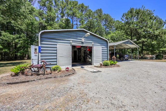 323 Roughbark Dr., Andrews, SC 29510