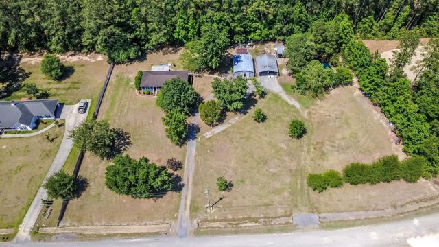 323 Roughbark Dr., Andrews, SC 29510