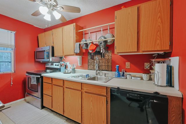 323 Roughbark Dr., Andrews, SC 29510