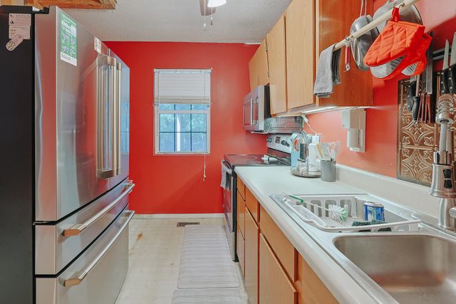 323 Roughbark Dr., Andrews, SC 29510