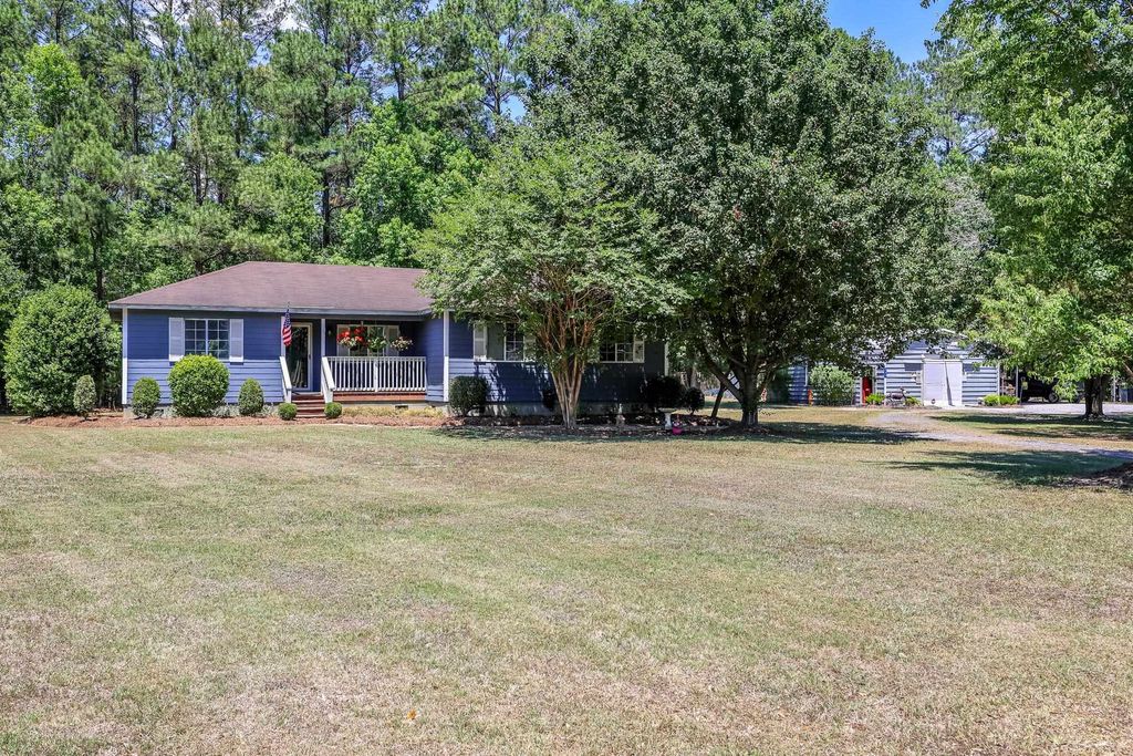 323 Roughbark Dr., Andrews, SC 29510