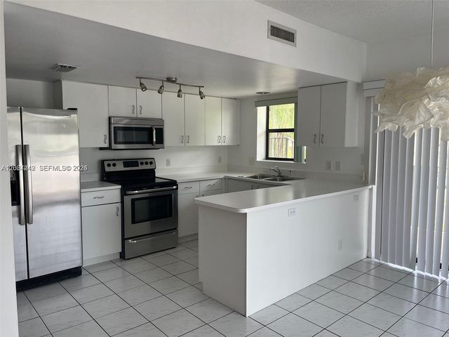 4730 SW 62nd Way 202, Davie, FL 33314