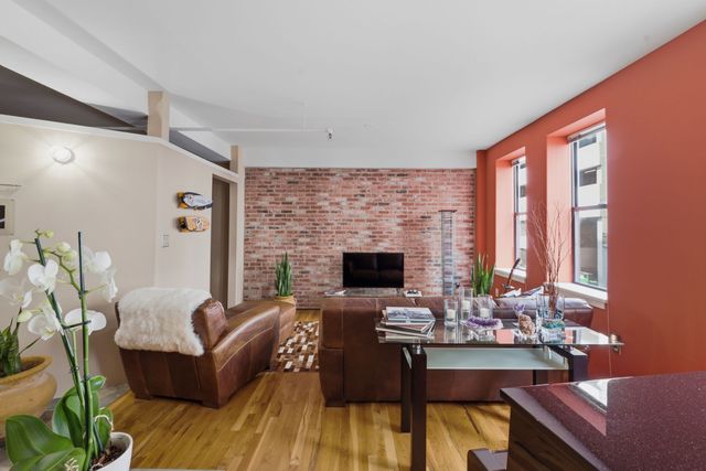 700 Church St Apt 205, Nashville, TN 37203