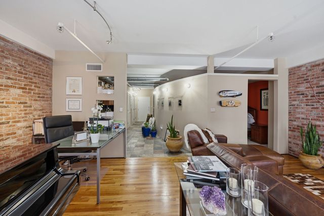 700 Church St Apt 205, Nashville, TN 37203