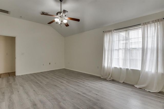 605 Kelsi Drive, Moore, OK 73160