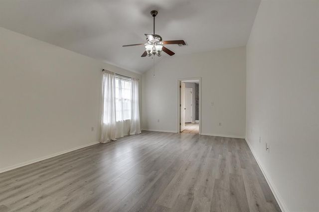 605 Kelsi Drive, Moore, OK 73160