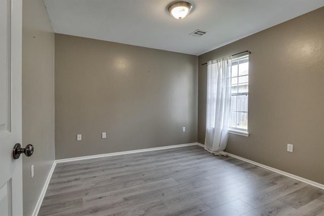 605 Kelsi Drive, Moore, OK 73160