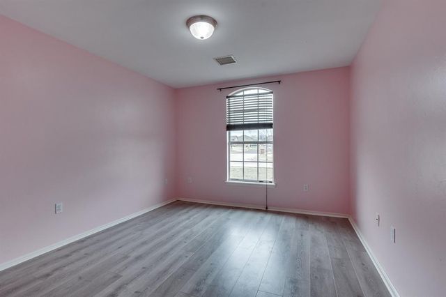 605 Kelsi Drive, Moore, OK 73160