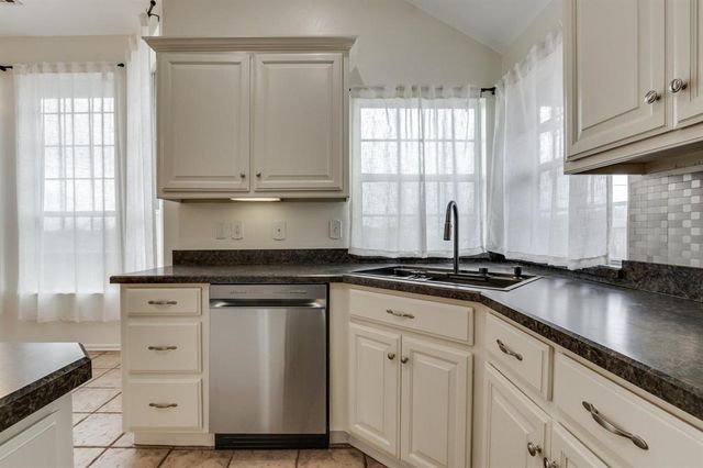 605 Kelsi Drive, Moore, OK 73160