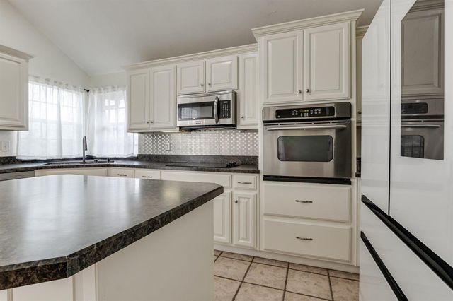 605 Kelsi Drive, Moore, OK 73160