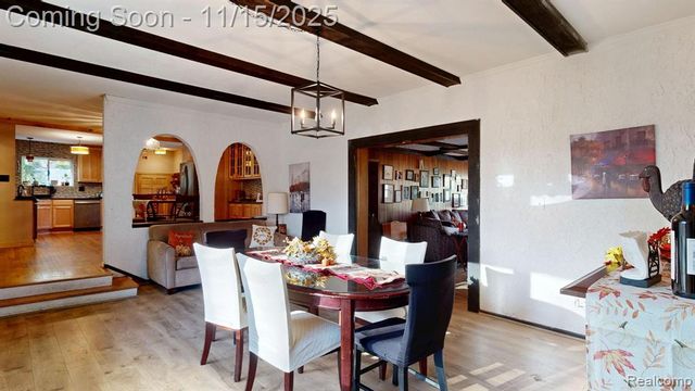 206 Wellington Crescent, Mount Clemens, MI 48043