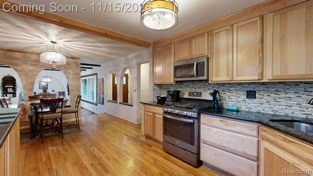 206 Wellington Crescent, Mount Clemens, MI 48043