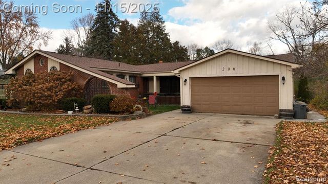 206 Wellington Crescent, Mount Clemens, MI 48043