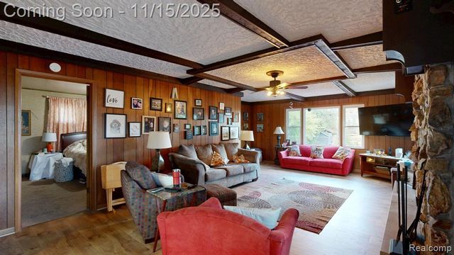 206 Wellington Crescent, Mount Clemens, MI 48043