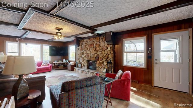 206 Wellington Crescent, Mount Clemens, MI 48043