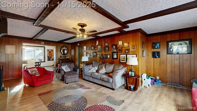 206 Wellington Crescent, Mount Clemens, MI 48043