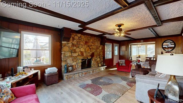 206 Wellington Crescent, Mount Clemens, MI 48043