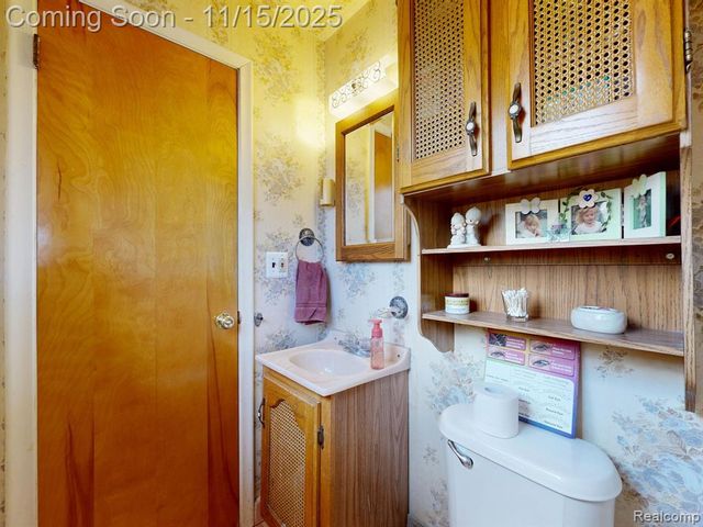 206 Wellington Crescent, Mount Clemens, MI 48043