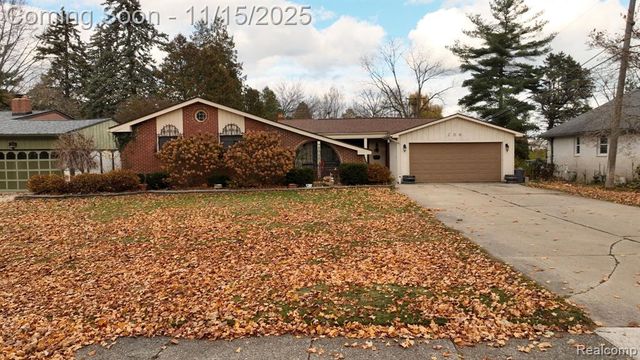 206 Wellington Crescent, Mount Clemens, MI 48043
