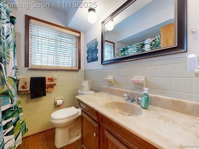 206 Wellington Crescent, Mount Clemens, MI 48043