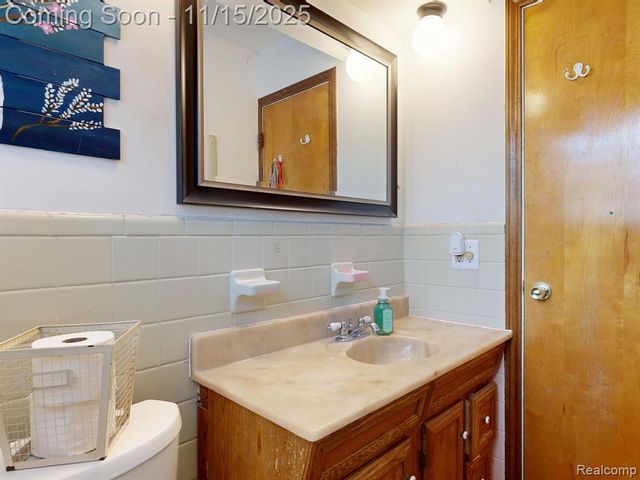 206 Wellington Crescent, Mount Clemens, MI 48043