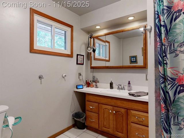 206 Wellington Crescent, Mount Clemens, MI 48043