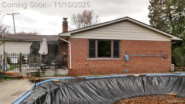 206 Wellington Crescent, Mount Clemens, MI 48043