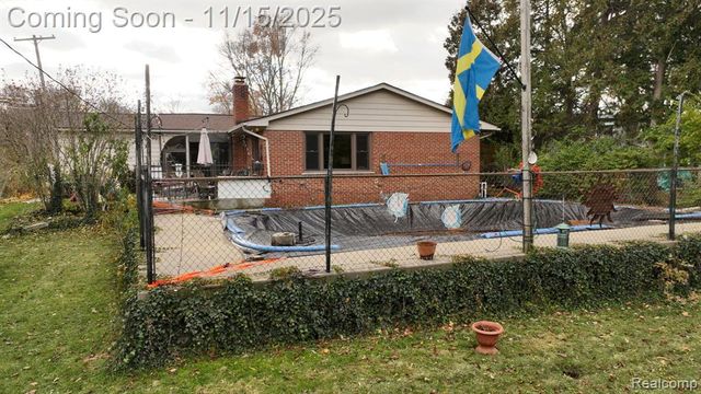 206 Wellington Crescent, Mount Clemens, MI 48043