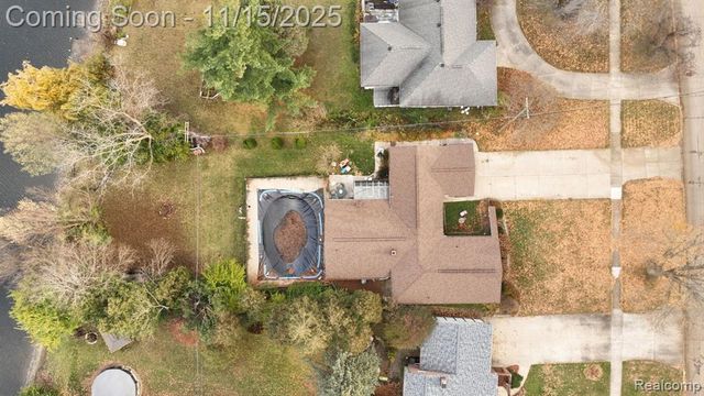 206 Wellington Crescent, Mount Clemens, MI 48043