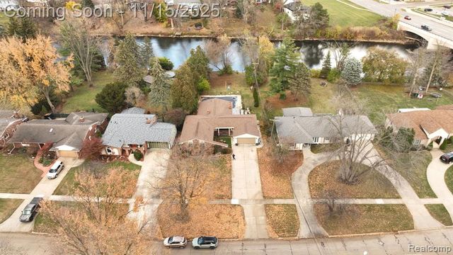 206 Wellington Crescent, Mount Clemens, MI 48043