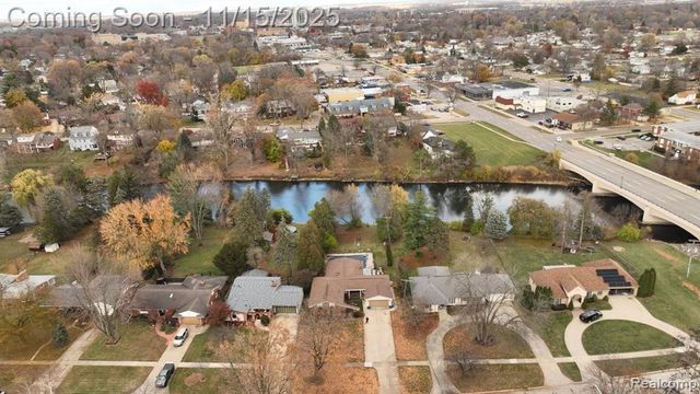 206 Wellington Crescent, Mount Clemens, MI 48043