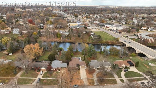 206 Wellington Crescent, Mount Clemens, MI 48043