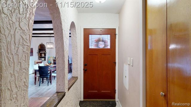 206 Wellington Crescent, Mount Clemens, MI 48043