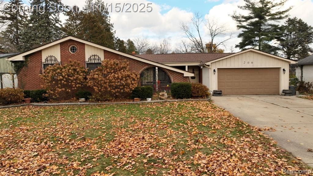 206 Wellington Crescent, Mount Clemens, MI 48043