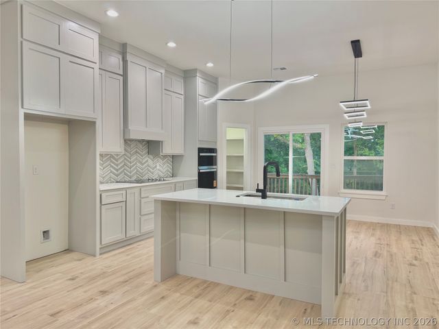 4001 S Rolling Oaks Drive, Tulsa, OK 74107