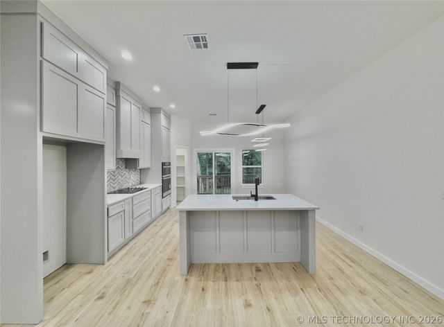 4001 S Rolling Oaks Drive, Tulsa, OK 74107