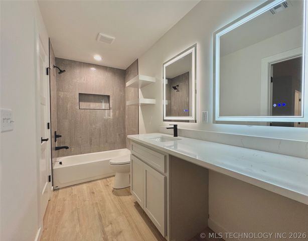 4001 S Rolling Oaks Drive, Tulsa, OK 74107