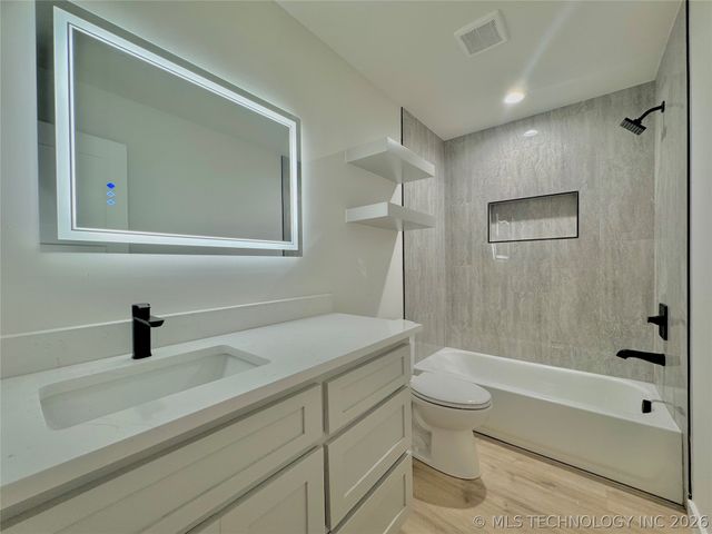 4001 S Rolling Oaks Drive, Tulsa, OK 74107