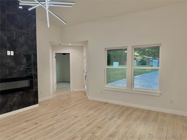 4001 S Rolling Oaks Drive, Tulsa, OK 74107