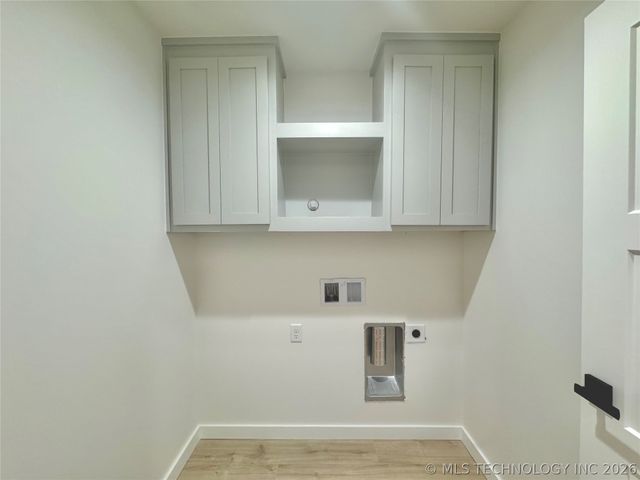 4001 S Rolling Oaks Drive, Tulsa, OK 74107